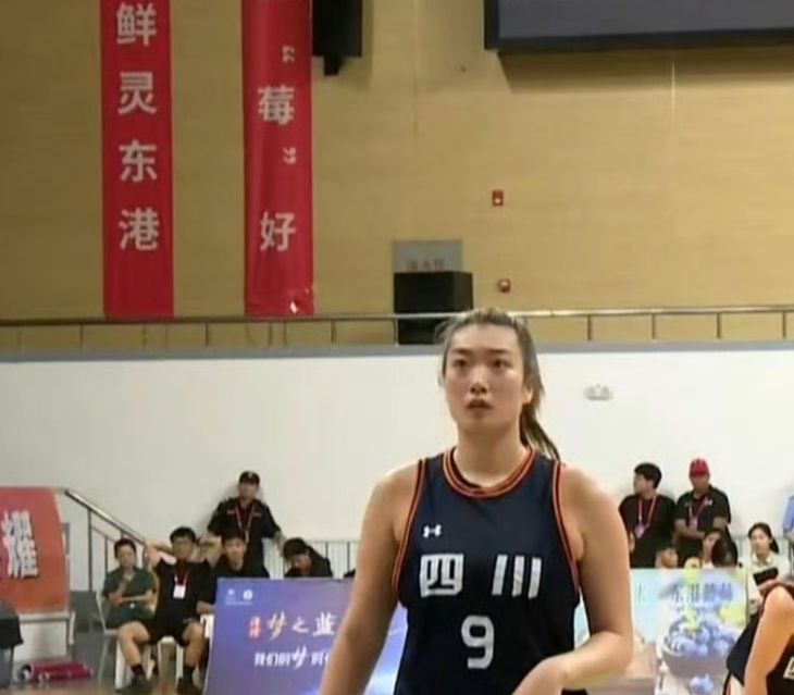 最终四川女, 球迷的目光