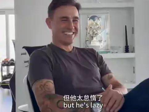 在接受采访 在接受采访